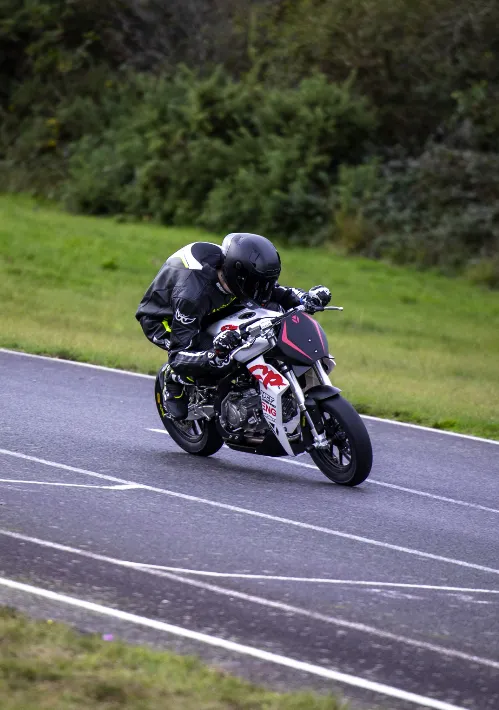 MOTOS