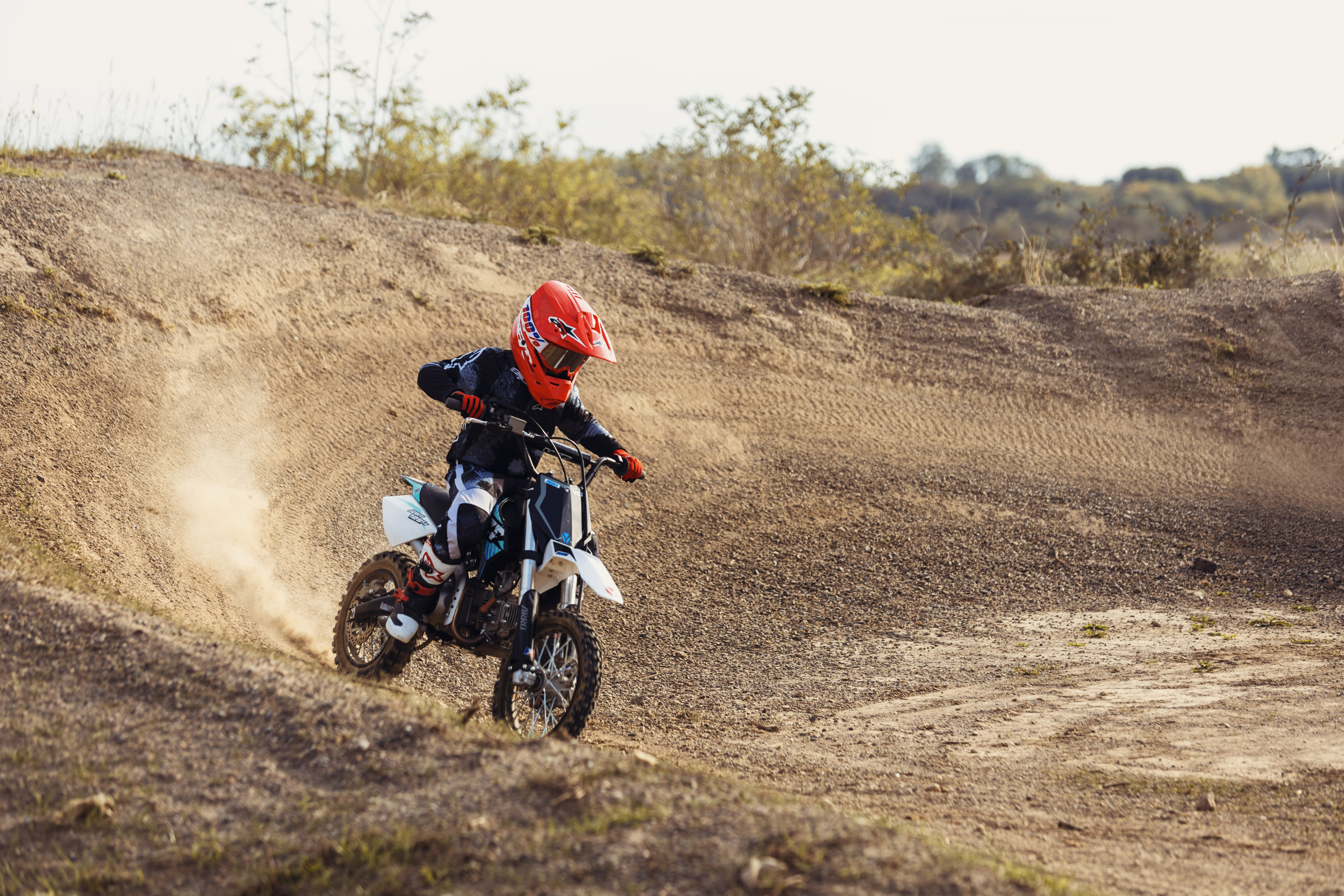 Pilote YCF sur une moto tout-terrain
